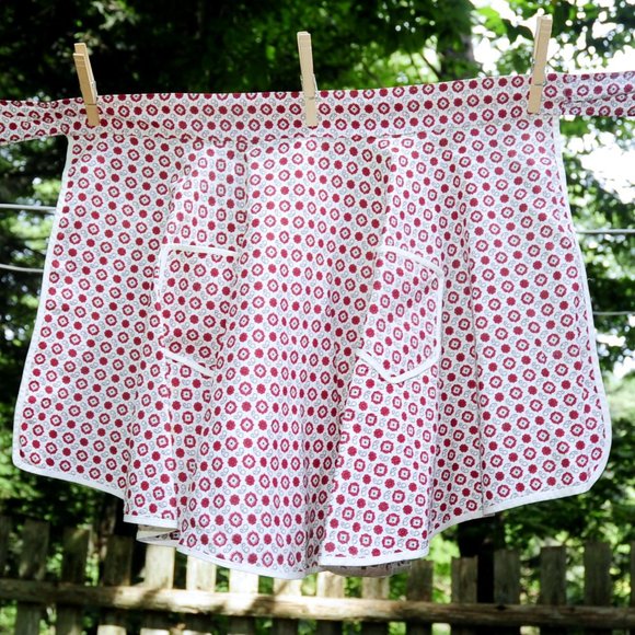 VTG Red & White Floral & Medallion Print Apron - Picture 8 of 8